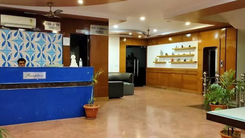 Hotelli Grand Tapovan