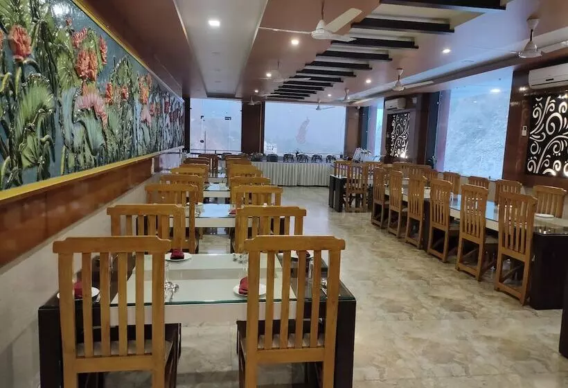 Hotelli Grand Tapovan