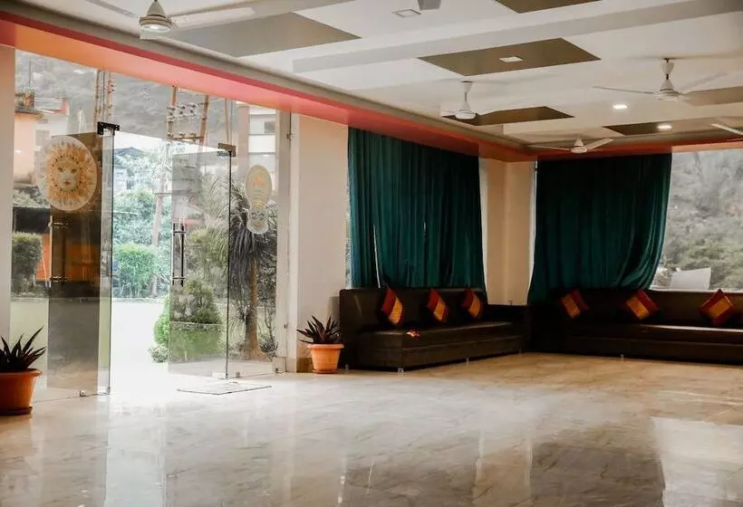 Hotelli Grand Tapovan