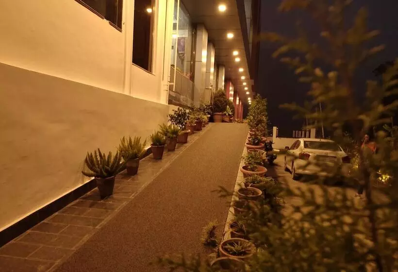 Hotelli Grand Tapovan