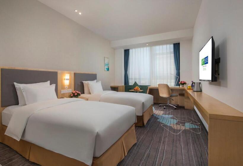 Отель Holiday Inn Express   Yantai Yeda, An Ihg