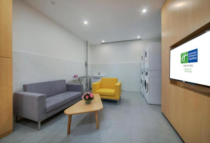 Отель Holiday Inn Express   Yantai Yeda, An Ihg