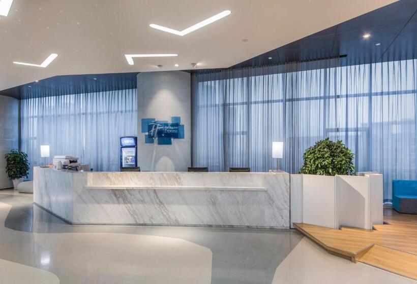 Отель Holiday Inn Express   Yantai Yeda, An Ihg