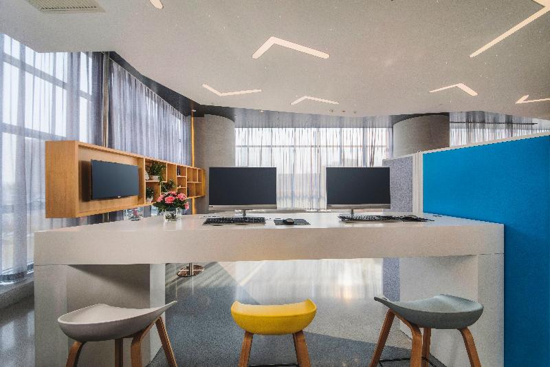 Отель Holiday Inn Express   Yantai Yeda, An Ihg