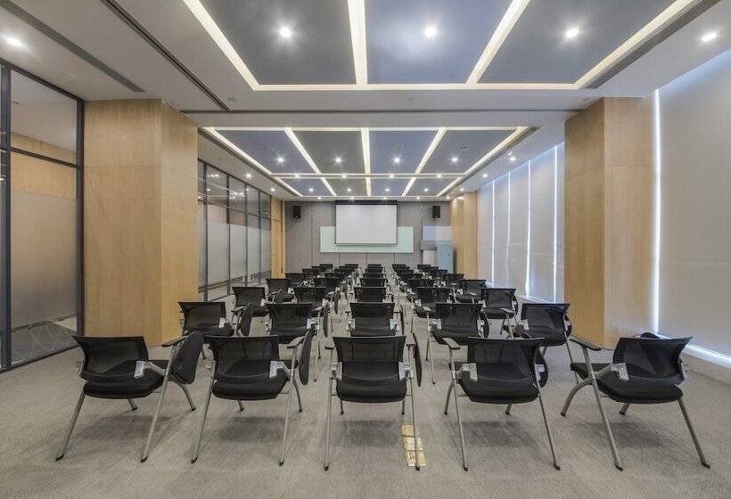 Отель Holiday Inn Express   Yantai Yeda, An Ihg