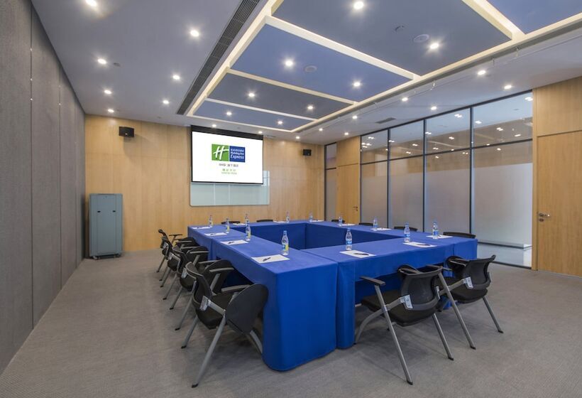 Отель Holiday Inn Express   Yantai Yeda, An Ihg