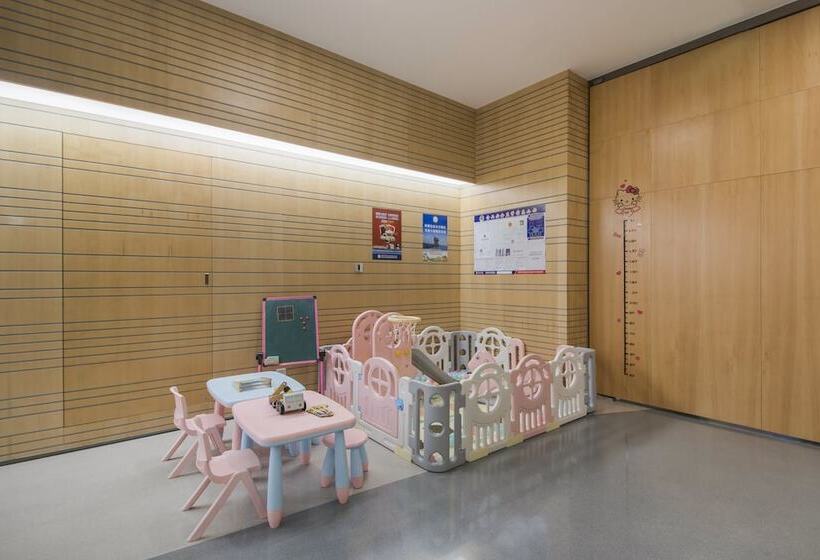 Отель Holiday Inn Express   Yantai Yeda, An Ihg