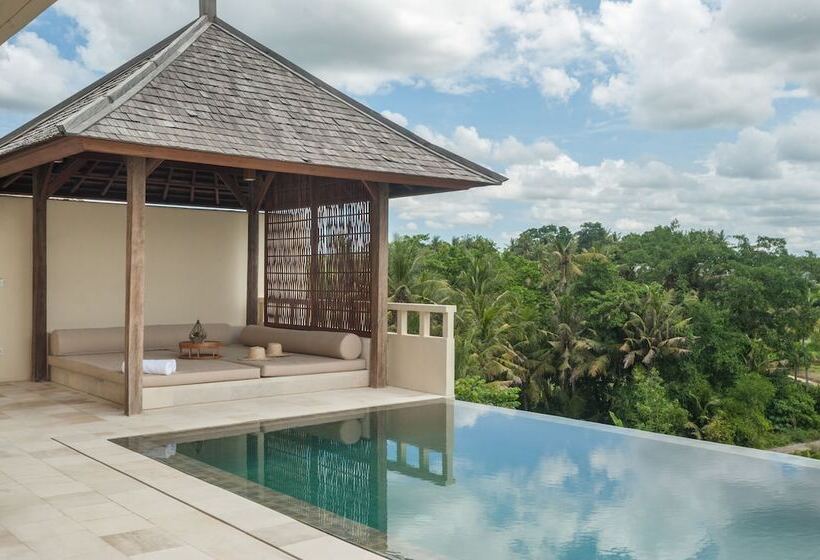 בית מלון כפרי Komaneka At Keramas Beach