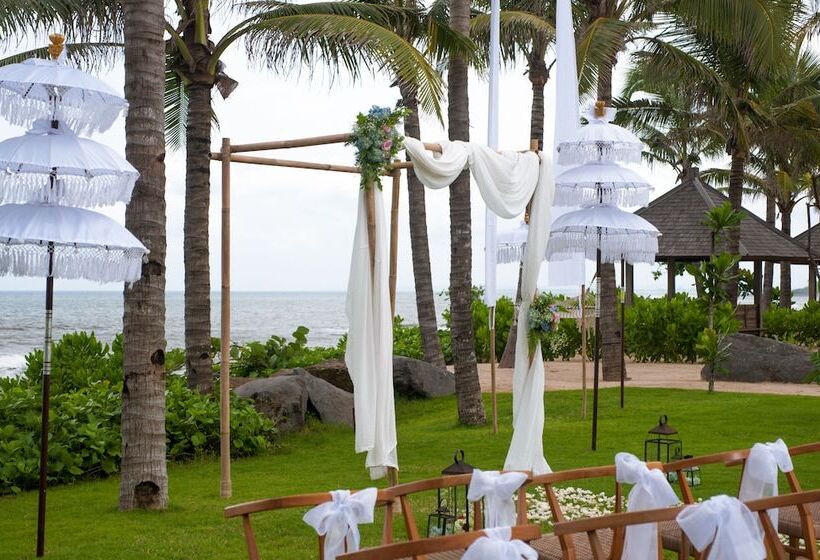 בית מלון כפרי Komaneka At Keramas Beach