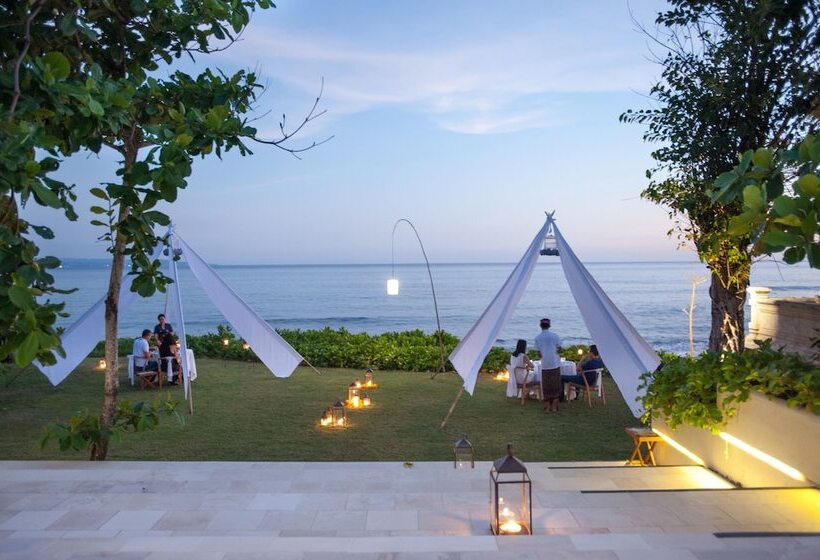 בית מלון כפרי Komaneka At Keramas Beach