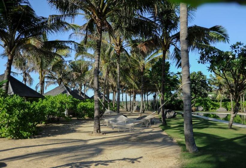 בית מלון כפרי Komaneka At Keramas Beach