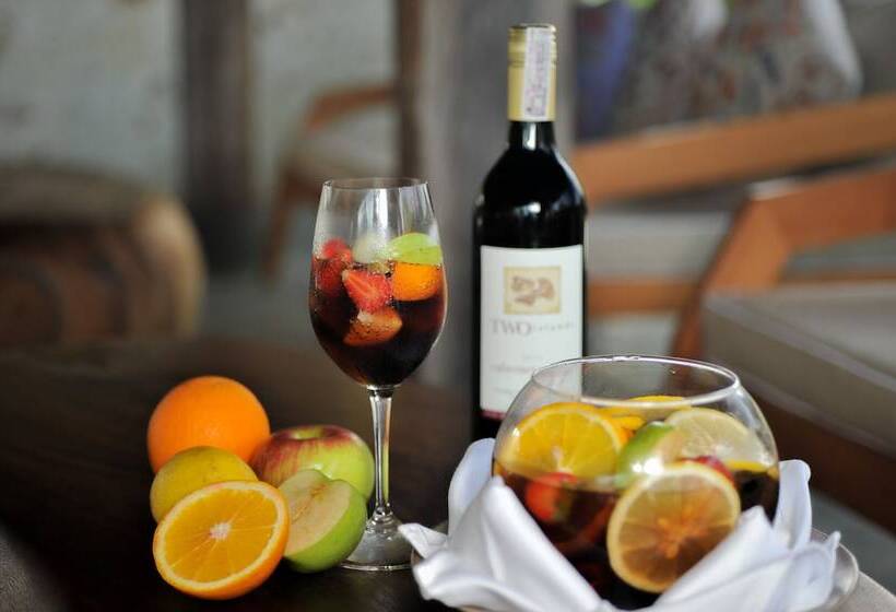 בית מלון כפרי Komaneka At Keramas Beach