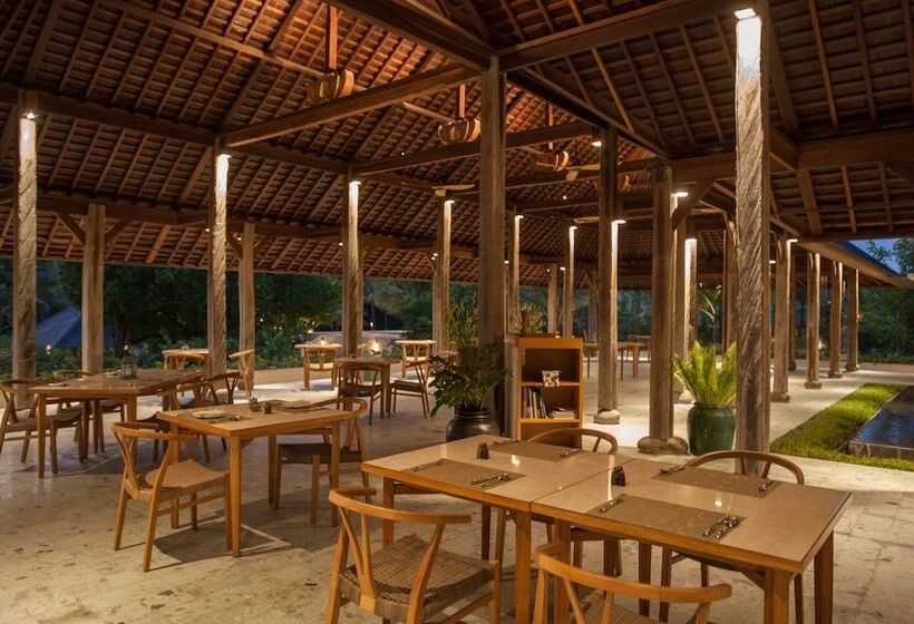 בית מלון כפרי Komaneka At Keramas Beach