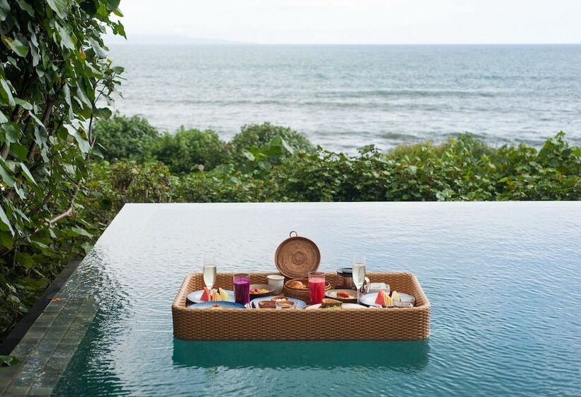 בית מלון כפרי Komaneka At Keramas Beach