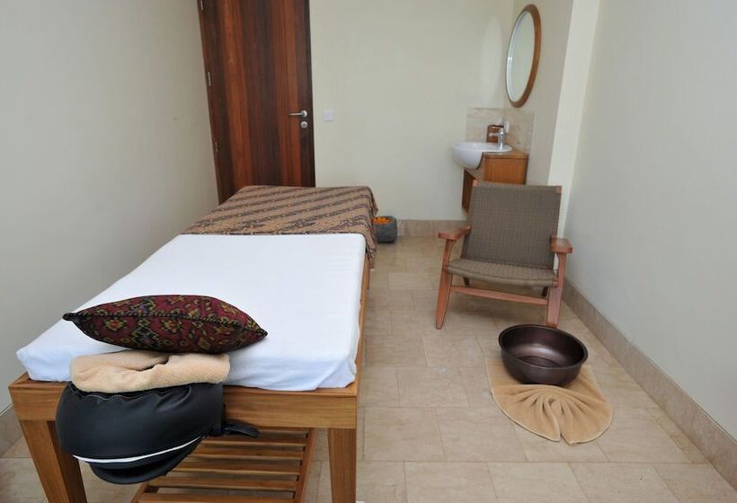 בית מלון כפרי Komaneka At Keramas Beach