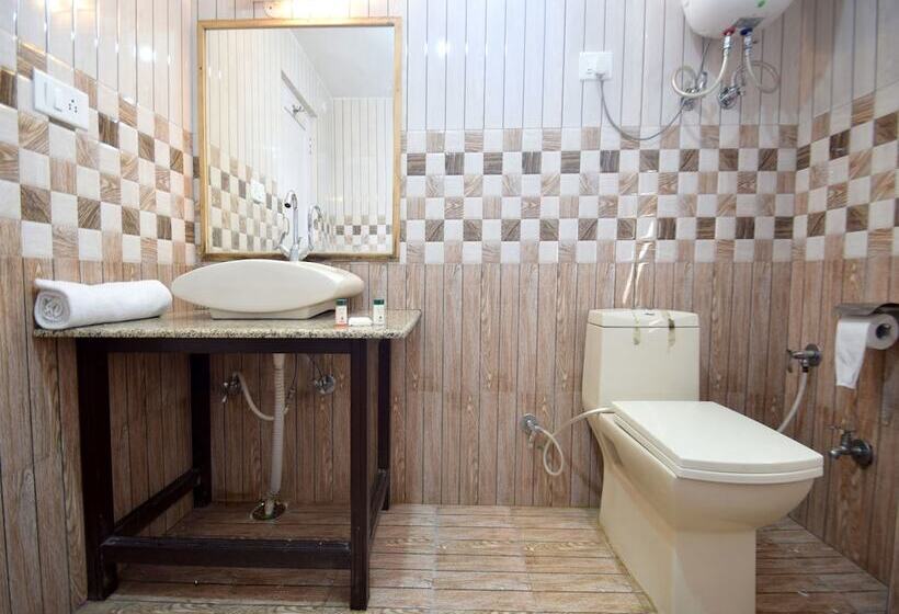 בית מלון כפרי Oyo 4782 Manzana Woodlet Cottage