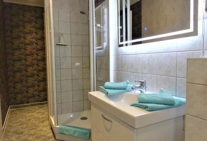 Hotelli Pension Zur Fährbrücke