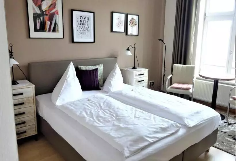 Hotelli Pension Zur Fährbrücke