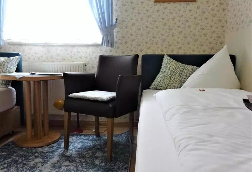 Hotelli Pension Zur Fährbrücke