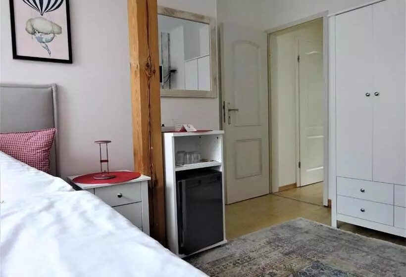 Hotelli Pension Zur Fährbrücke