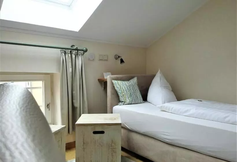 Hotelli Pension Zur Fährbrücke