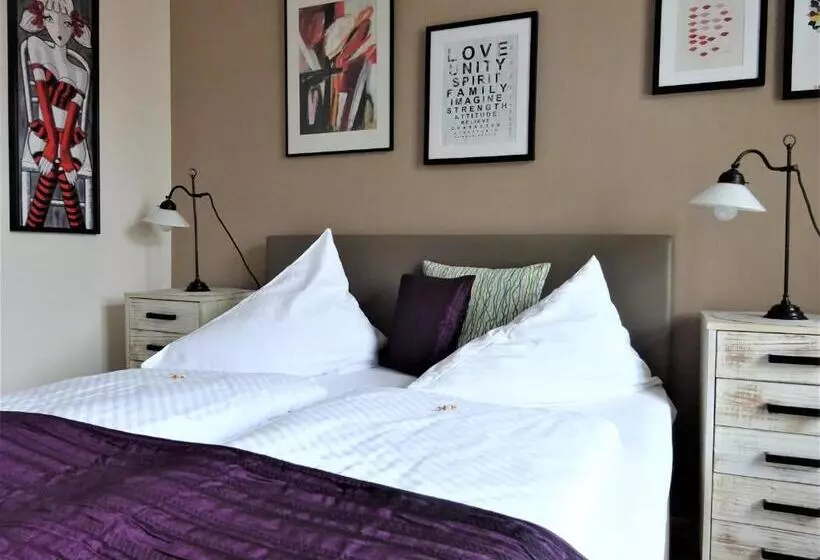 Hotelli Pension Zur Fährbrücke