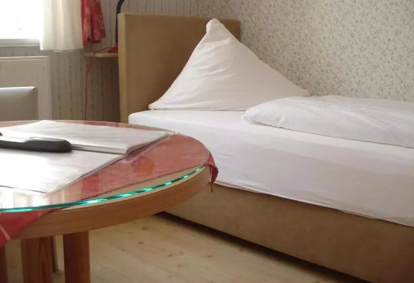 Hotelli Pension Zur Fährbrücke