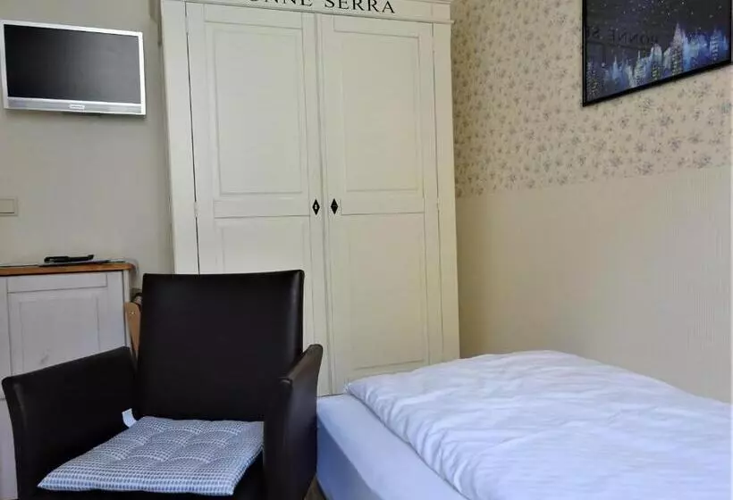 Hotelli Pension Zur Fährbrücke