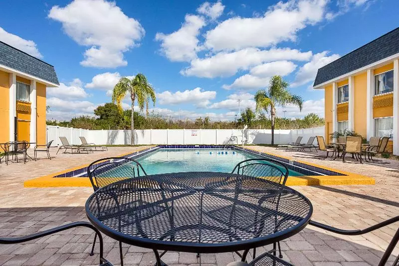 ホテル Quality Inn & Suites Heritage Park
