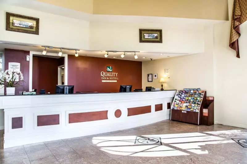 ホテル Quality Inn & Suites Heritage Park