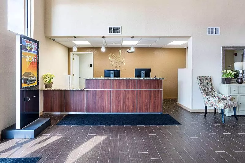 ホテル Quality Inn & Suites Heritage Park