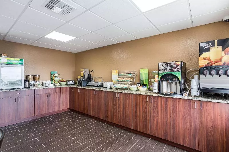 ホテル Quality Inn & Suites Heritage Park