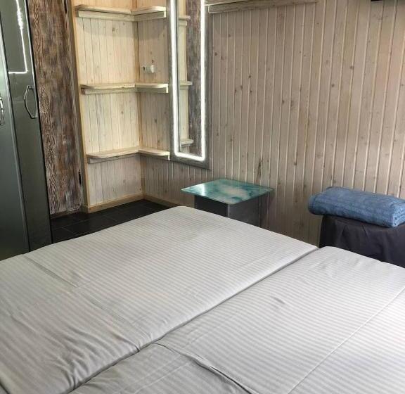 ユースホステル Baron Munchausen Guest House