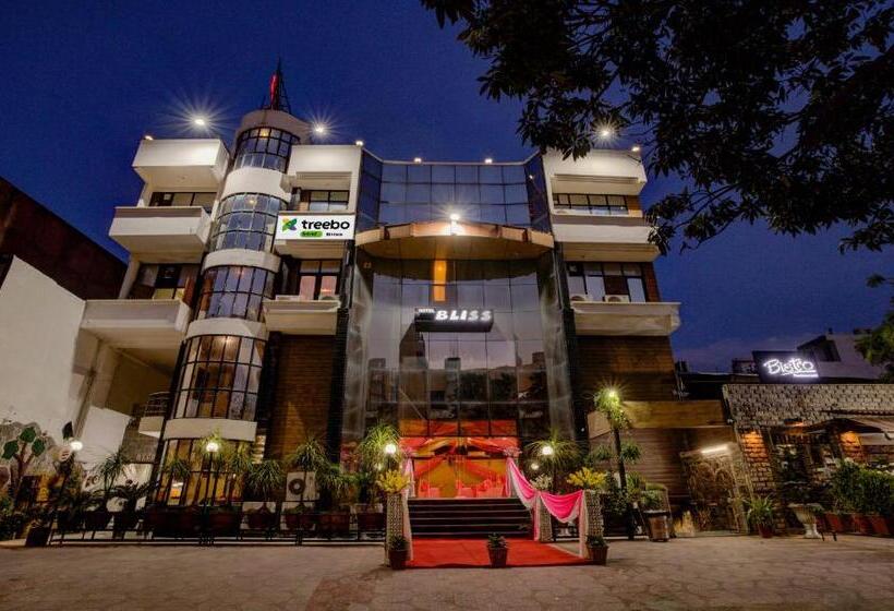 בית מלון כפרי Treebo Bliss