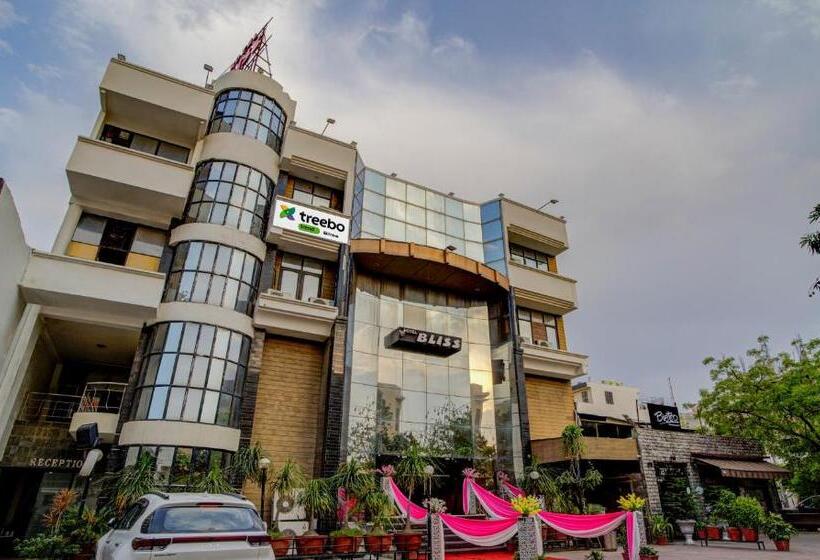 בית מלון כפרי Treebo Bliss