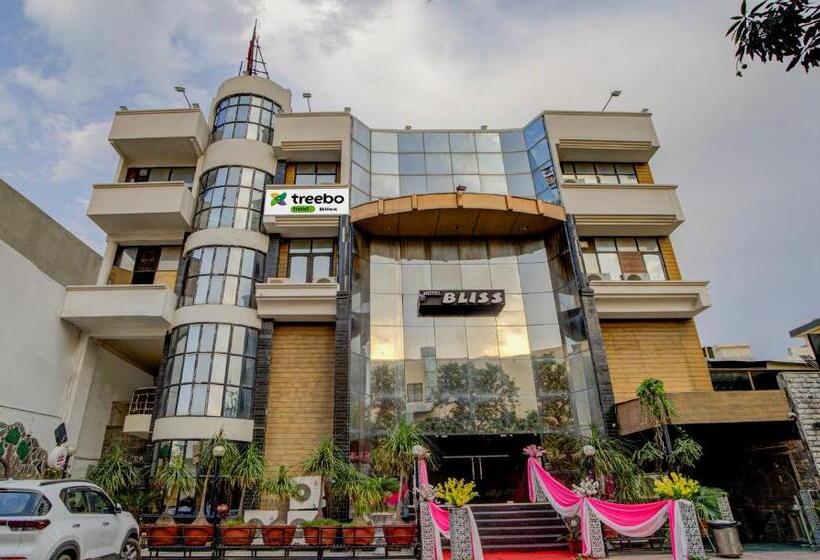 בית מלון כפרי Treebo Bliss