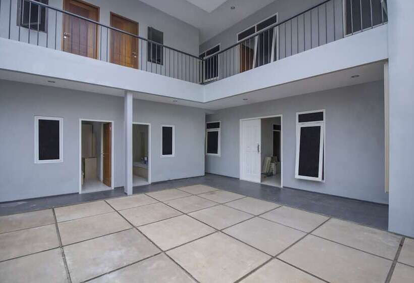 בית מלון כפרי Urooms Tanah Abang