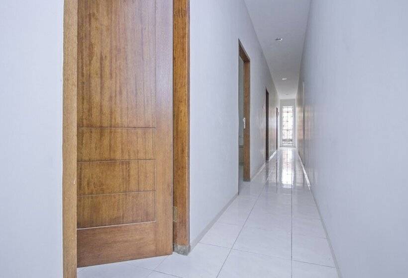 בית מלון כפרי Urooms Tanah Abang