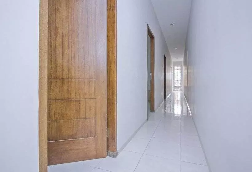 ホテル Urooms Tanah Abang