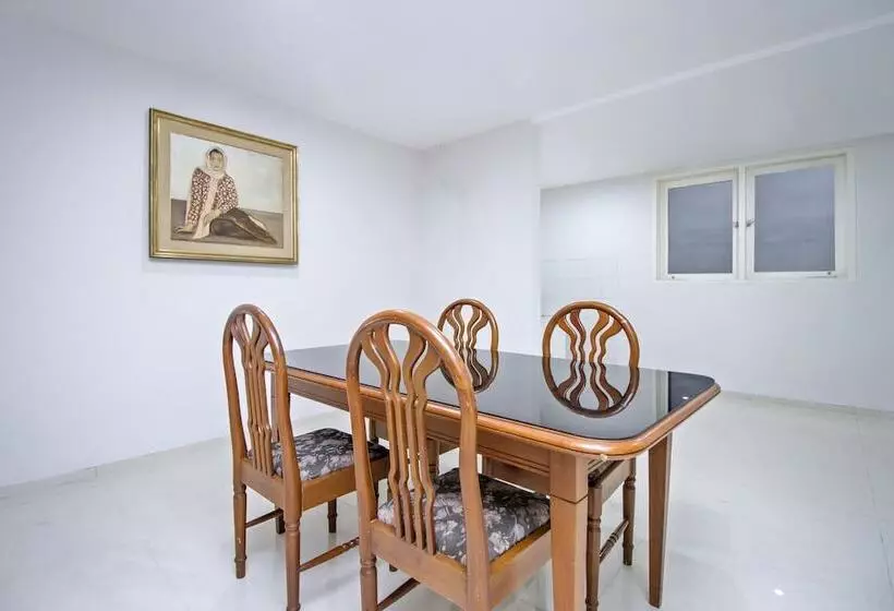 ホテル Urooms Tanah Abang