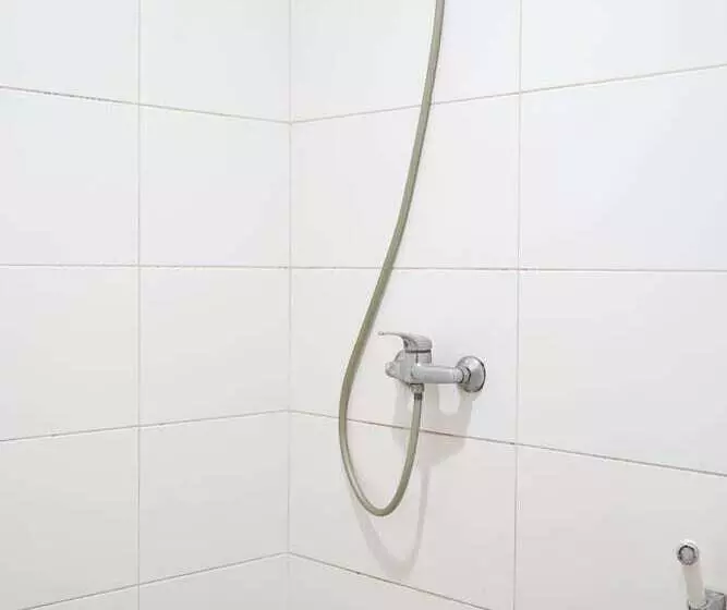 ホテル Urooms Tanah Abang