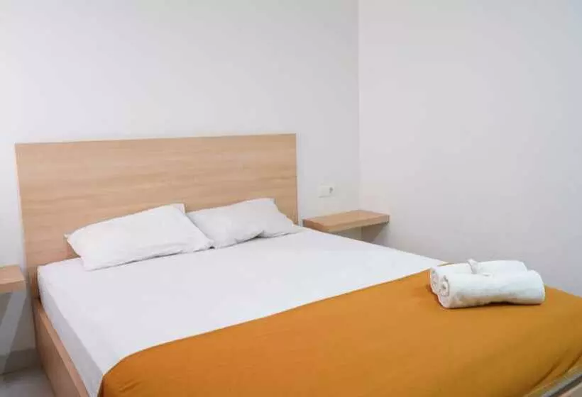 ホテル Urooms Tanah Abang