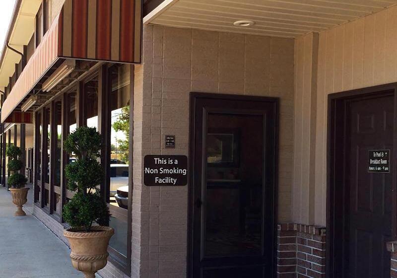 Мотель Cottonwood Inn & Suites