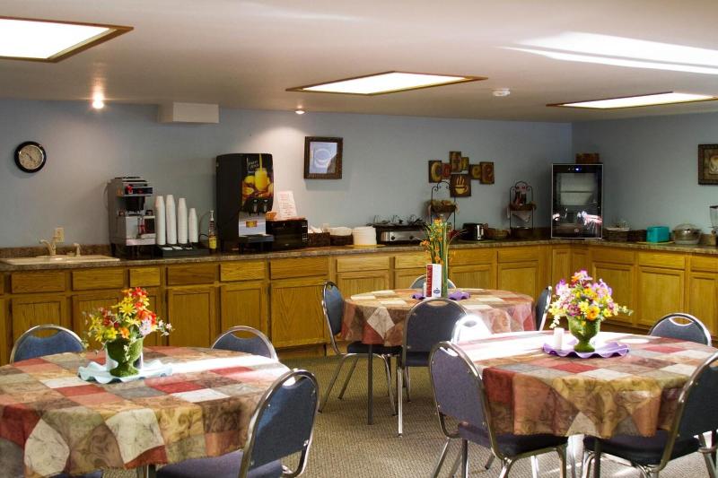 Мотель Cottonwood Inn & Suites