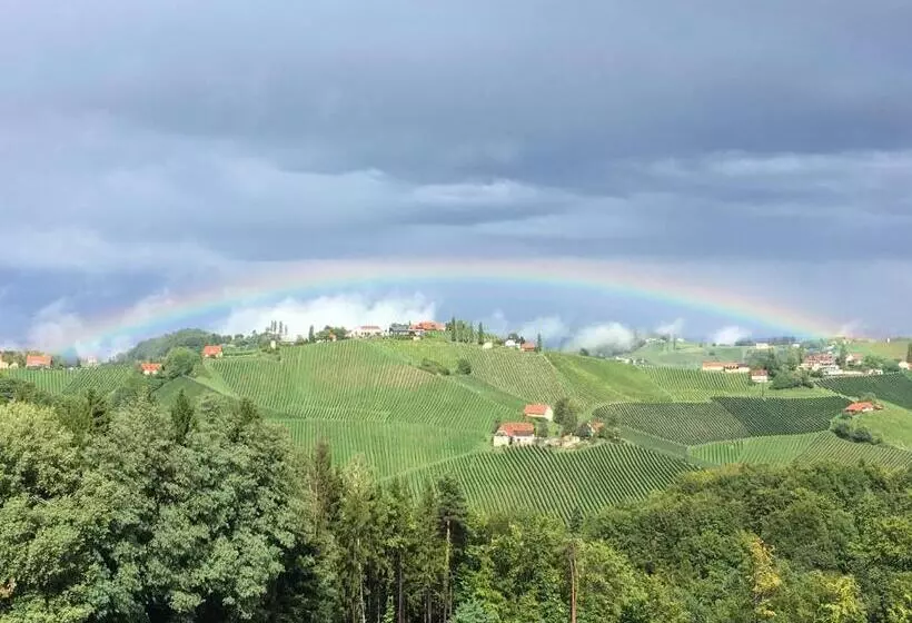 Hotelli Weingut Dreisiebner Stammhaus