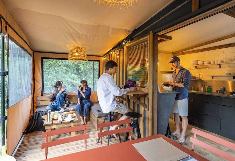 فندق Huttopia Caminos de Galicia