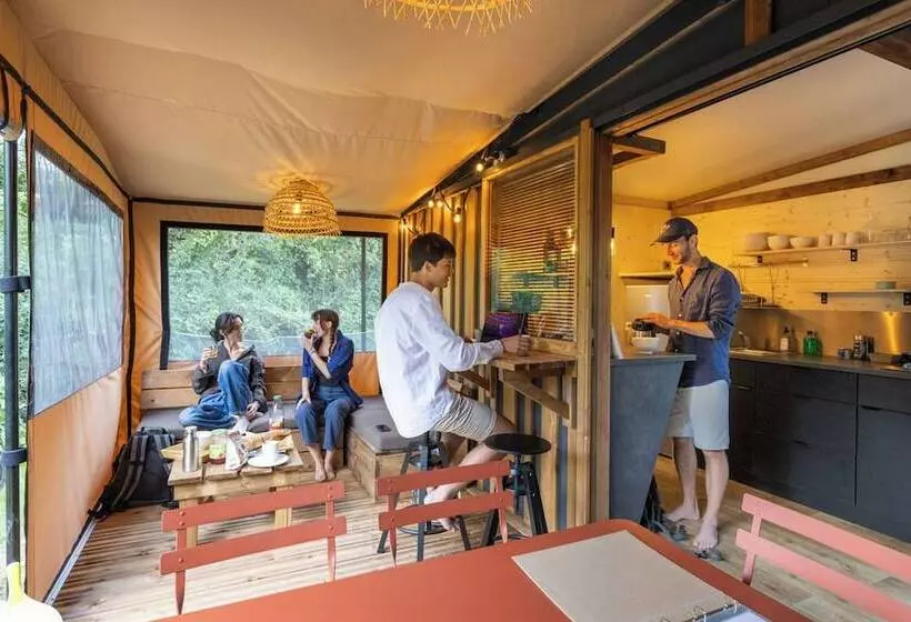 Hotelli Huttopia Caminos de Galicia