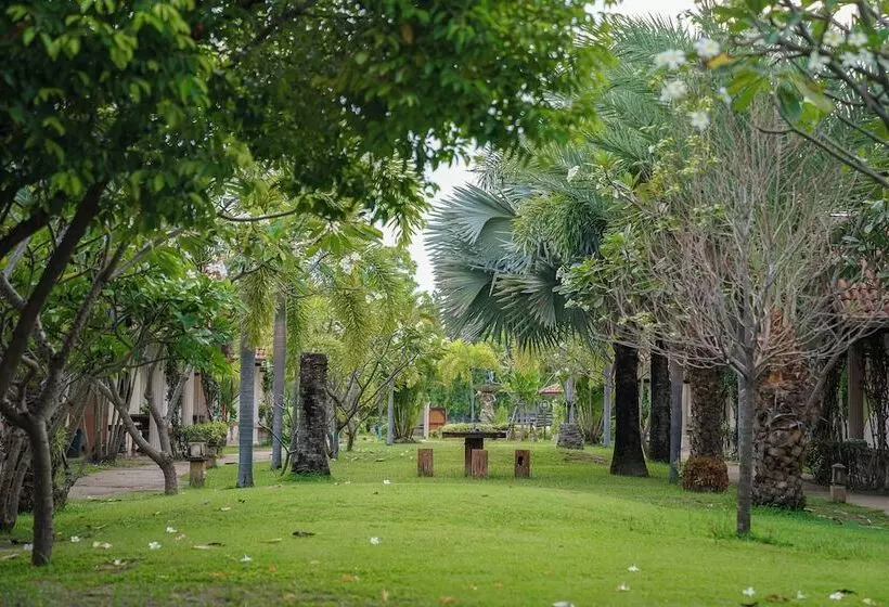 Hotelli Two Fifty Nine Resort