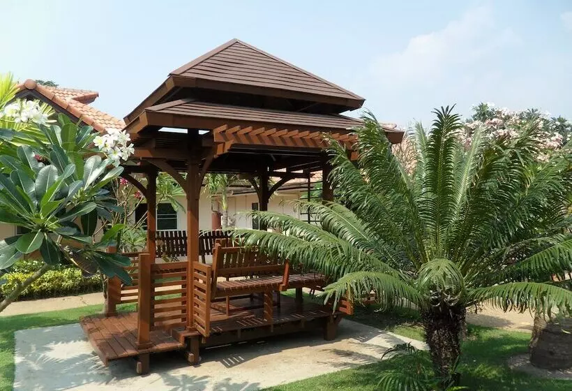 Hotelli Two Fifty Nine Resort