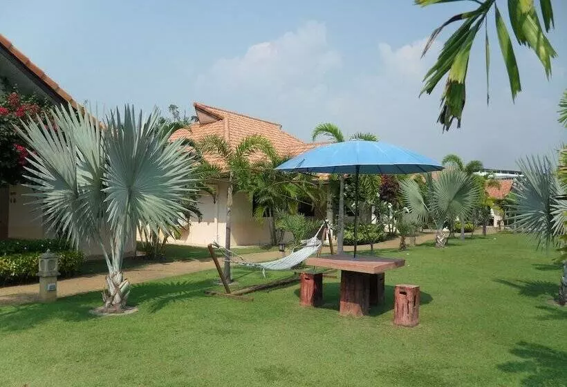 Hotelli Two Fifty Nine Resort